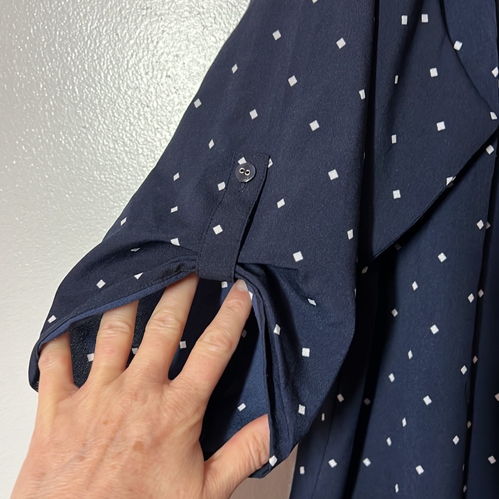 3/$20 Croft & Barrow High Low Top 3/4 Sleeves- Navy With Diamond Shapes Design - Picture 4 of 6